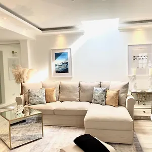  Apartment Little Townsuite